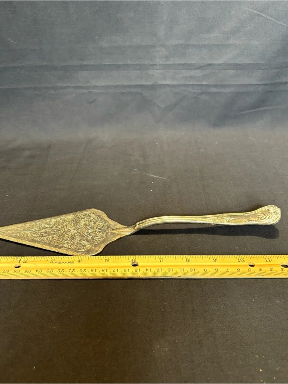 Vintage Silver-Plated Pie or Cake Server Serrated Edges Engraved Ornate Pattern